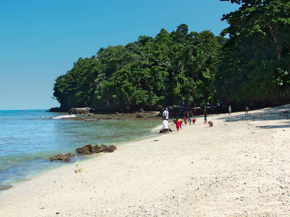 Pantai Cilacap - Salah satu dari 3 pantai populer di Pulau Nusa Kambangan Cilacap.