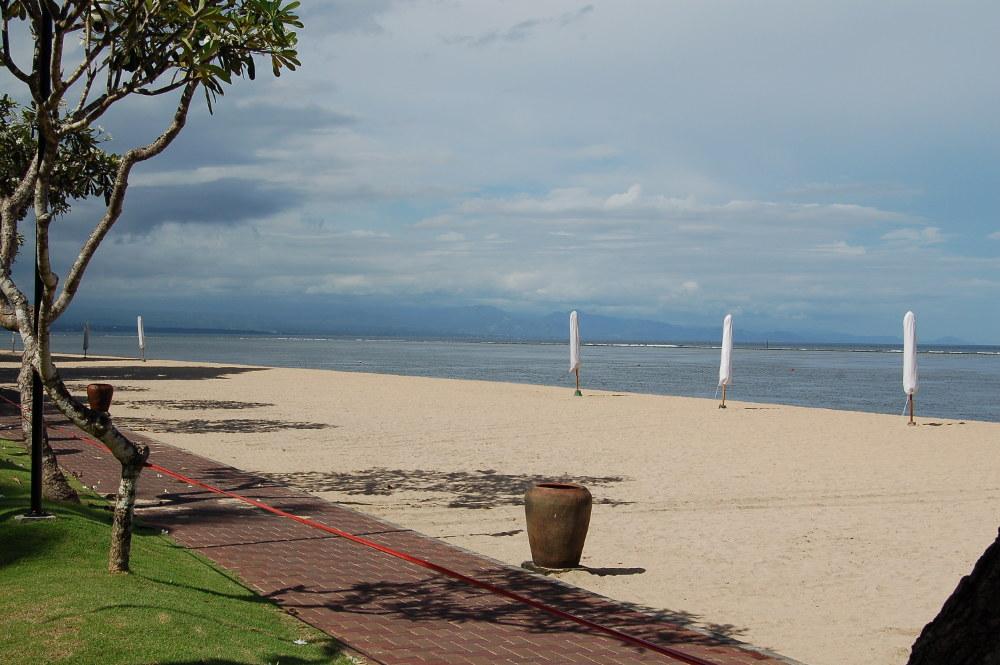 Pantai Sanur salah satu pantai yang bisa menjadi alternatif wisata selain pantai Kuta dan Legian