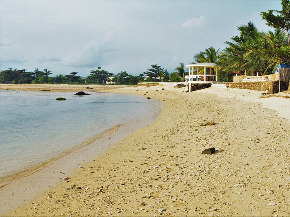Pantai Cibuaya yang lokasinya tepat di depan Turtle Beach Hotel