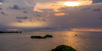 2 Pantai Ujung Genteng Sukabumi Asik Buat Bersantai